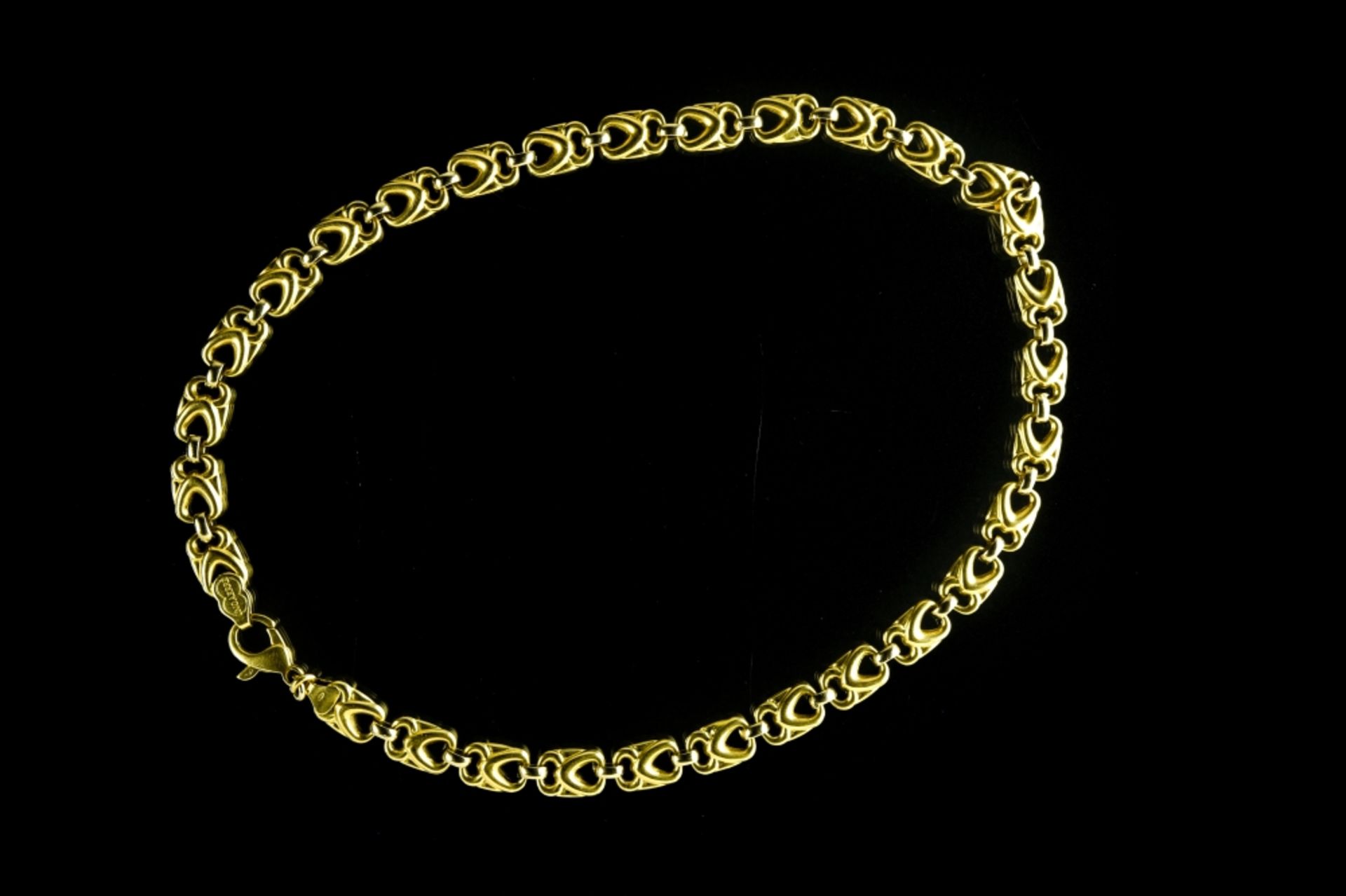 UNO A ERRE Flexible necklace 18 kt yellow gold, composed of stylised heart chain links, alternated