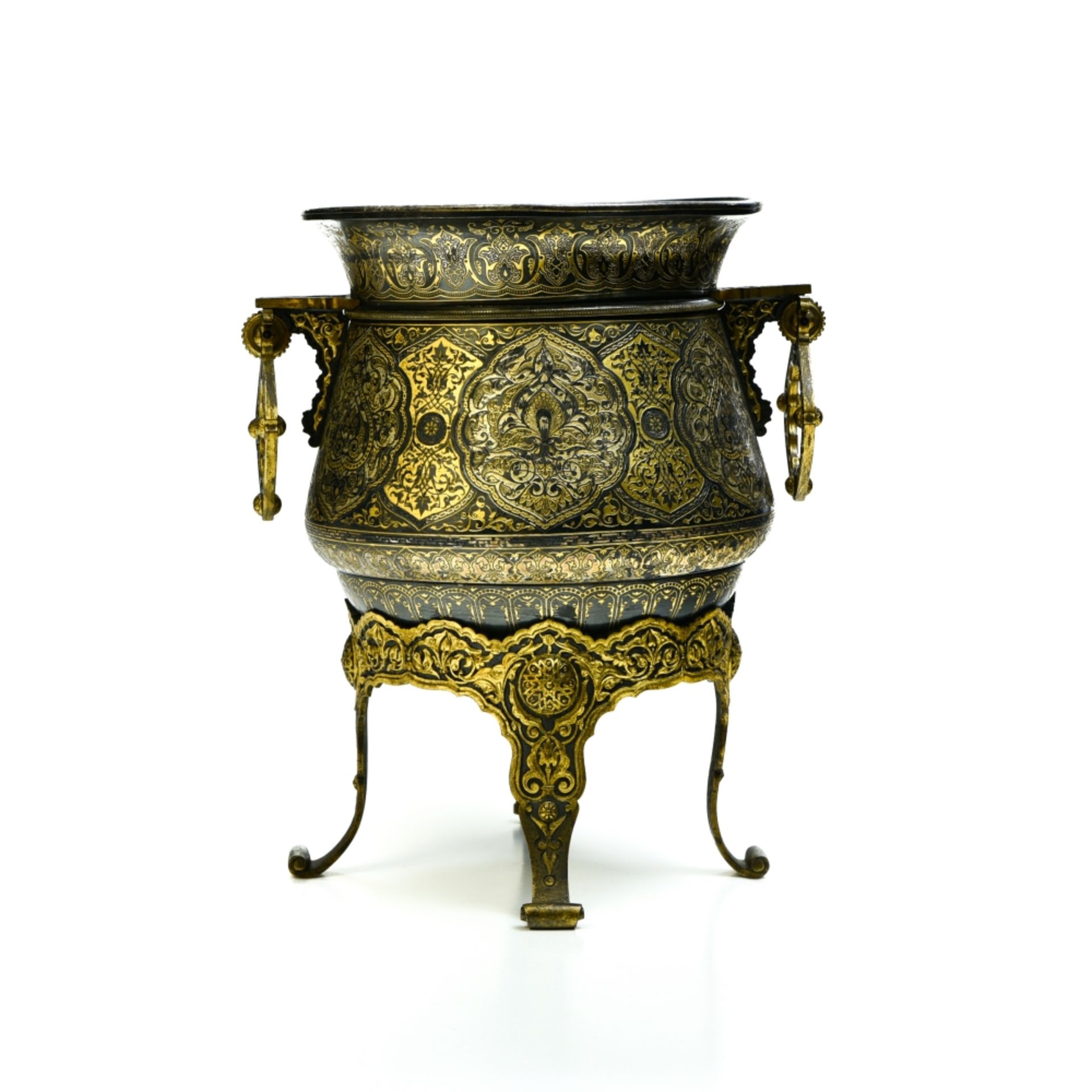 Planter PLACIDO ZULOAGA (1834 - 1910) ATTRIBUTED TO Bronze-plated steel damascened on a four-