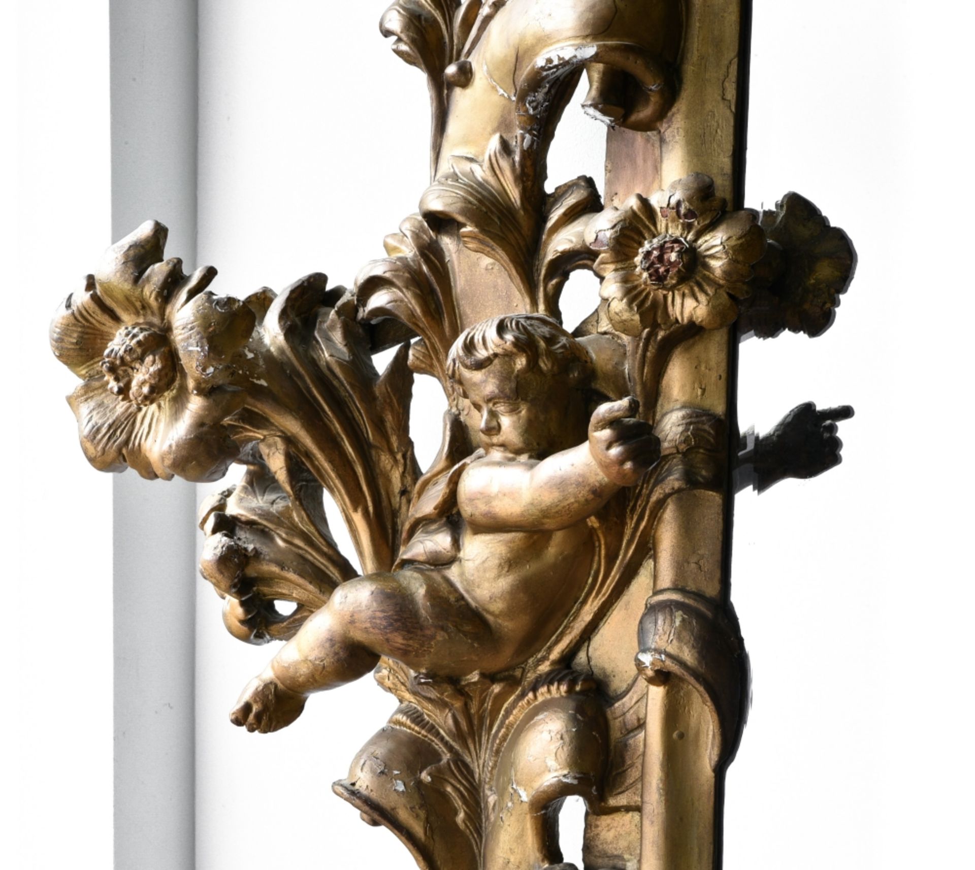 Giant putti mirror LOUIS XIV-ERA WORK carved giltwood H : 190 cm Width : 142 cm - Image 2 of 4