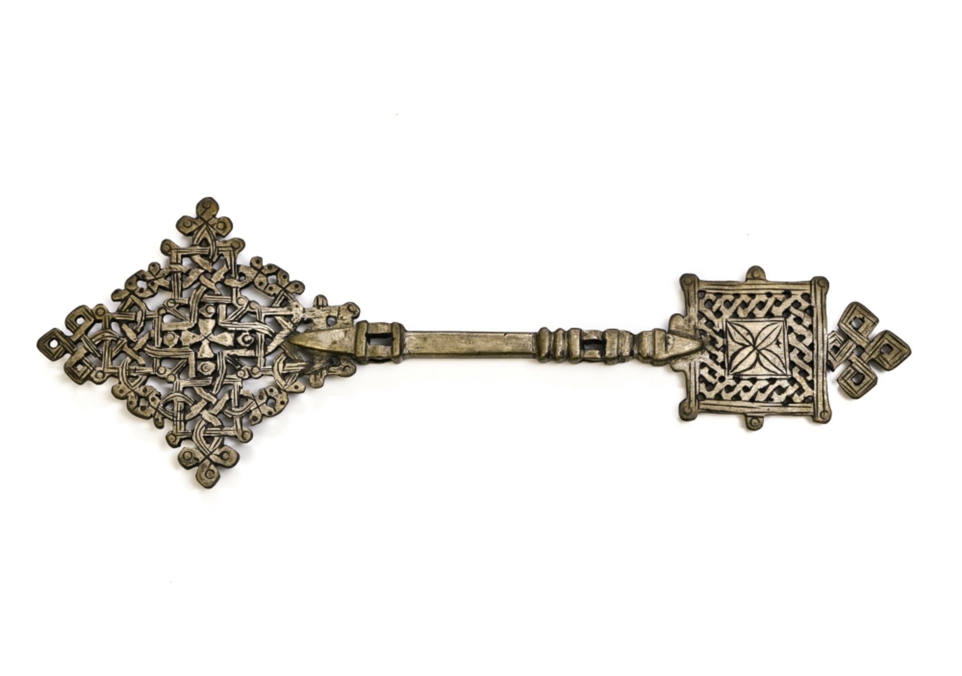 Coptic cross for processions ETHIOPIA, CA. 1900 silver-plated bronze H : 30,5 cm Width : 10,5 cm - Image 2 of 3