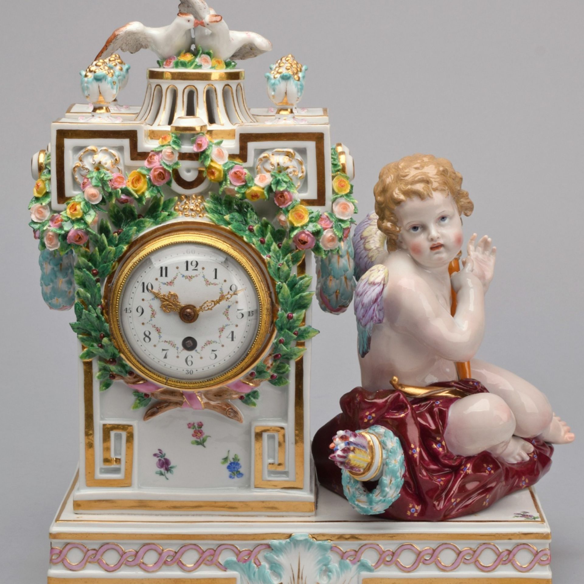 Klassizistische Uhr Manufaktur Meissen, Schwerter unterglasurblau, I. Wahl, Modell von Michel Victo
