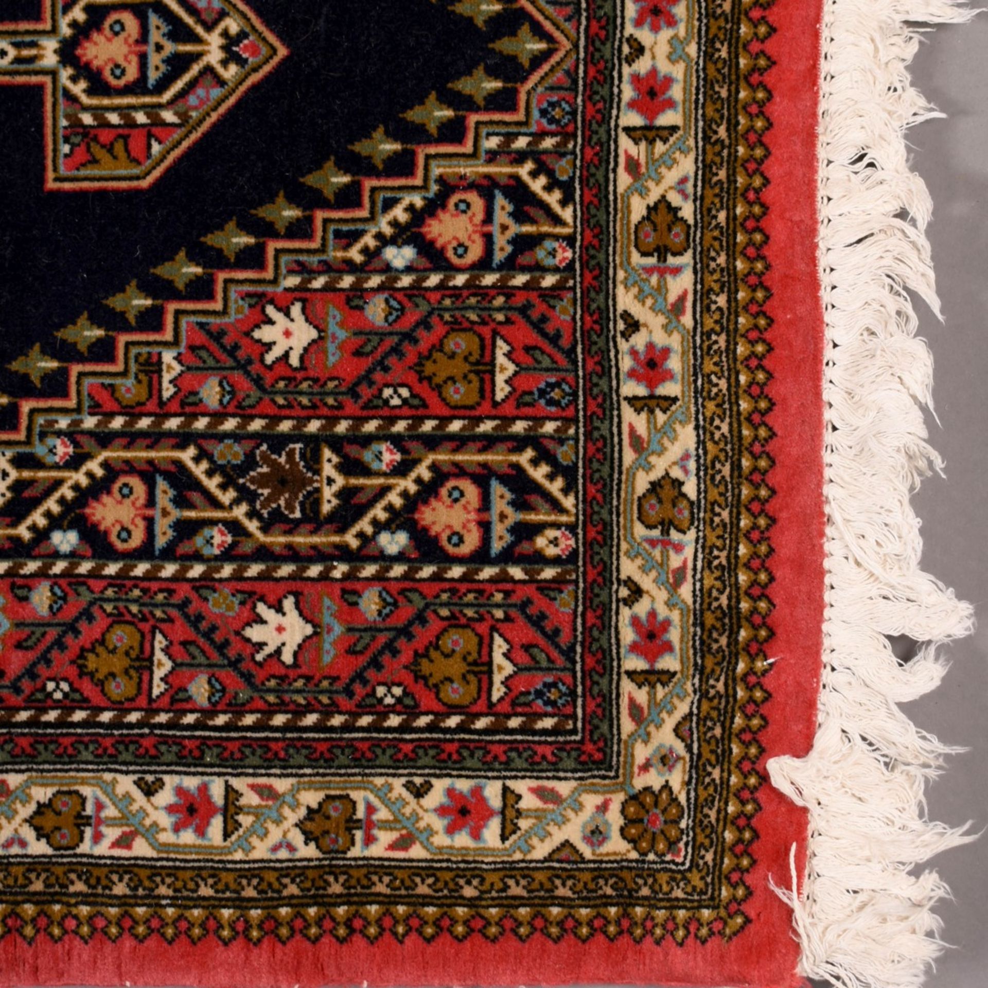 Läufer Wolle handgeknüpft, fein geometrisch gemustert in versch. Rot- und Weißtönen, Fransen, K - Bild 3 aus 4