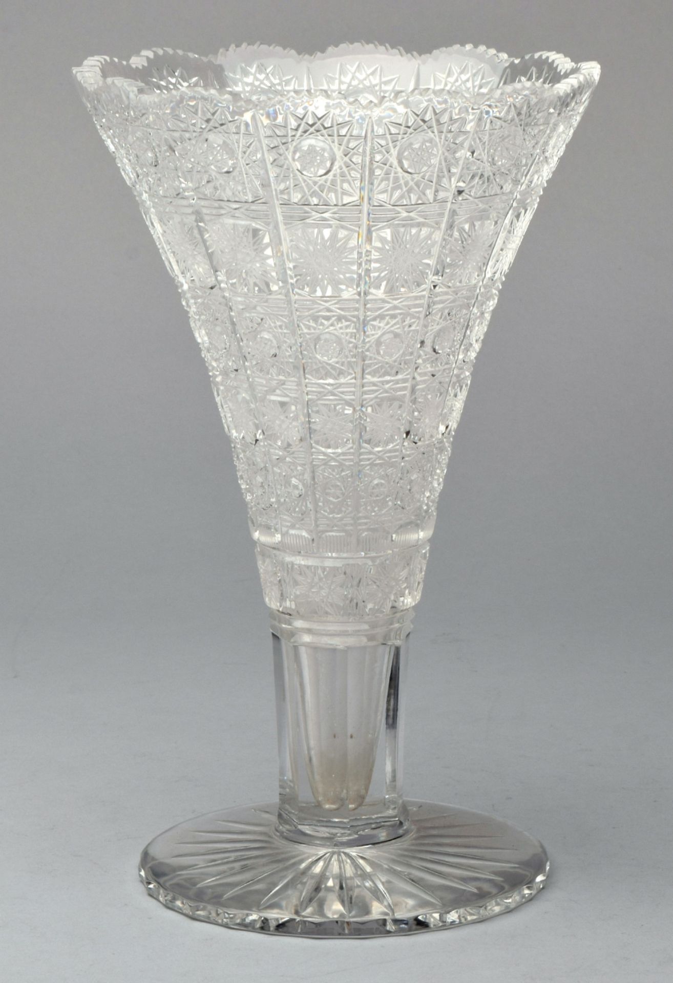Kristallvase farblos, breiter Rundfuß mit Bodenstern, geschälter Zylinderschaft in die - Image 2 of 2
