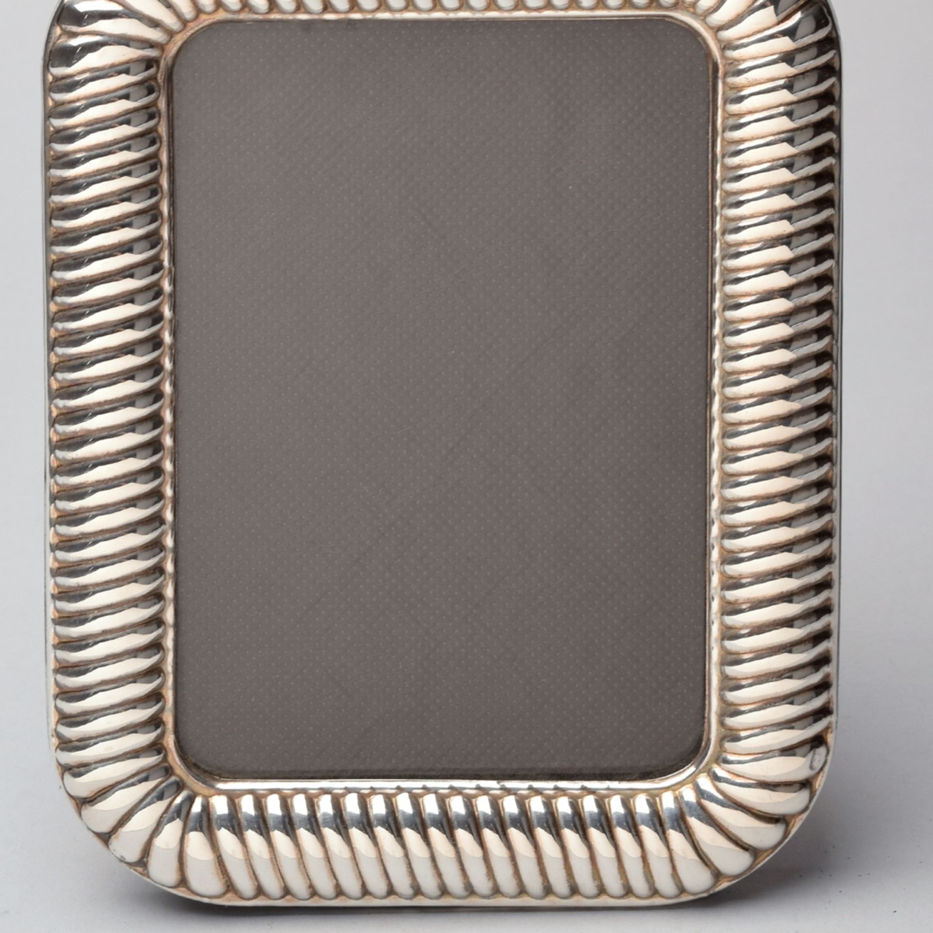Standbilderrahmen Silber 925, gemarkt "Pele", rechteckige Form mit abgerundeten Ecken, leicht