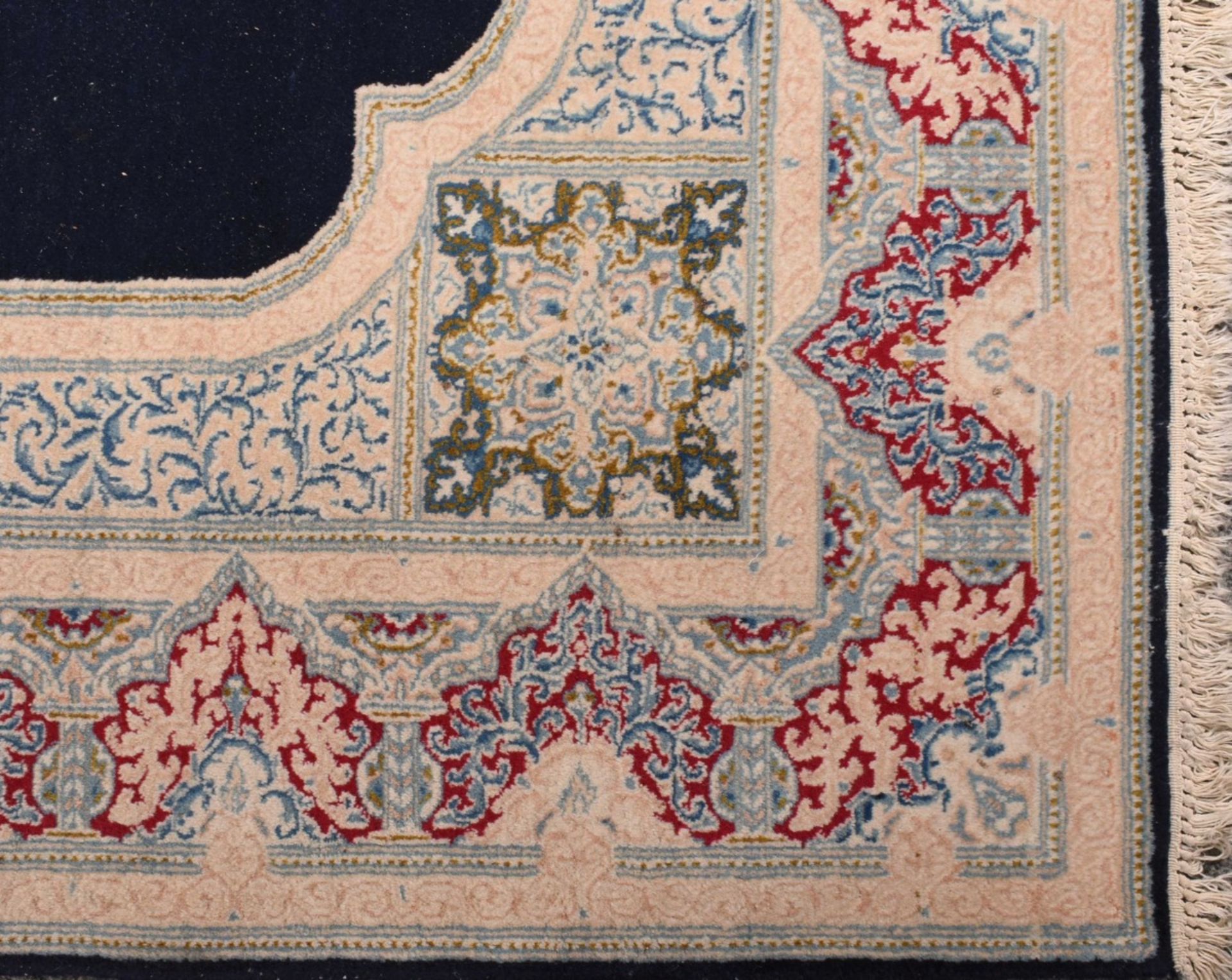 Teppich Wolle handgeknüpft, nachtblaues Innenfeld, das geschweifte Zentralmedaillon und die Bordü - Bild 3 aus 3