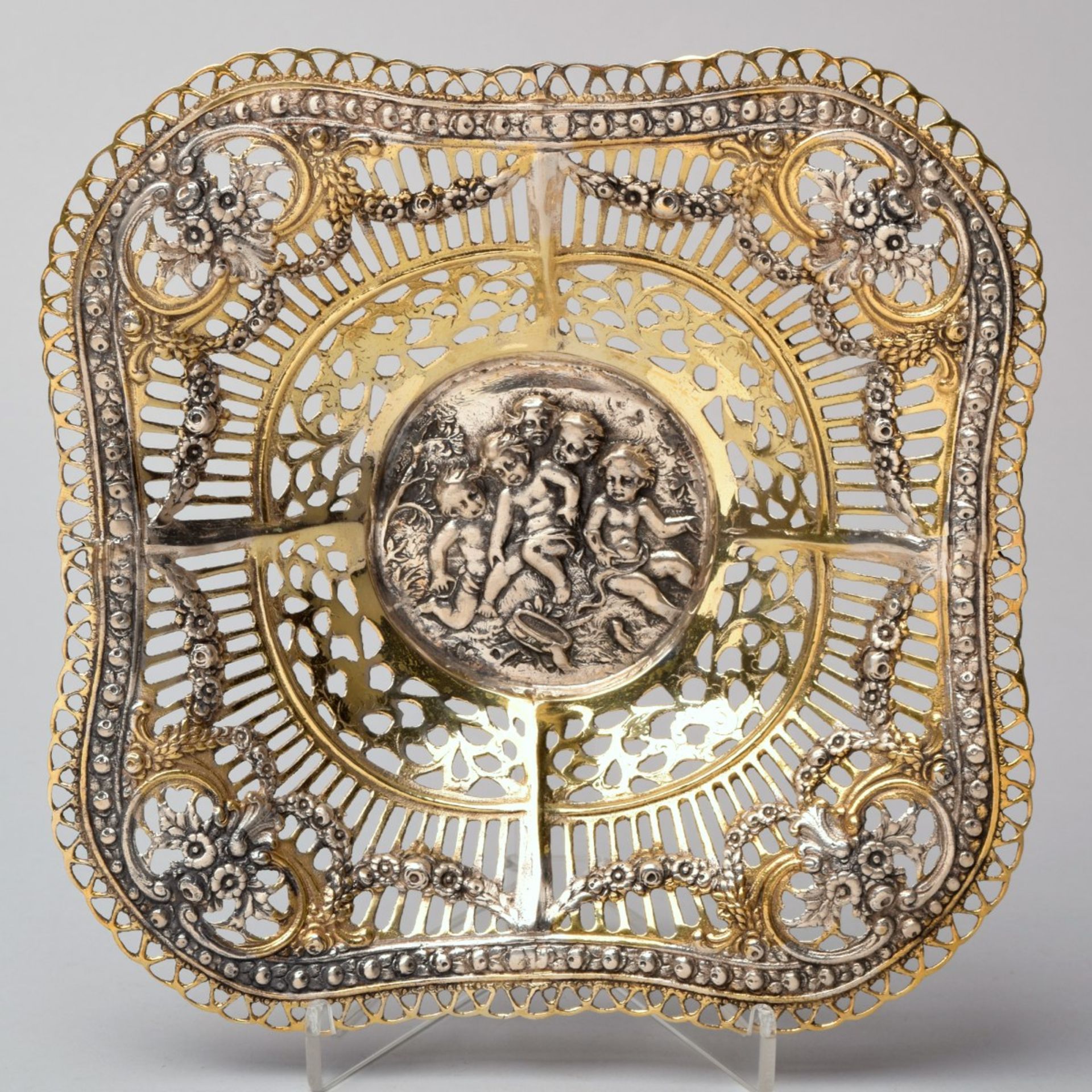 Zierschale Silber 800, Teilvergoldung, ungemarkt, im Stil des Historismus, runder Stand mit viersei - Bild 2 aus 2