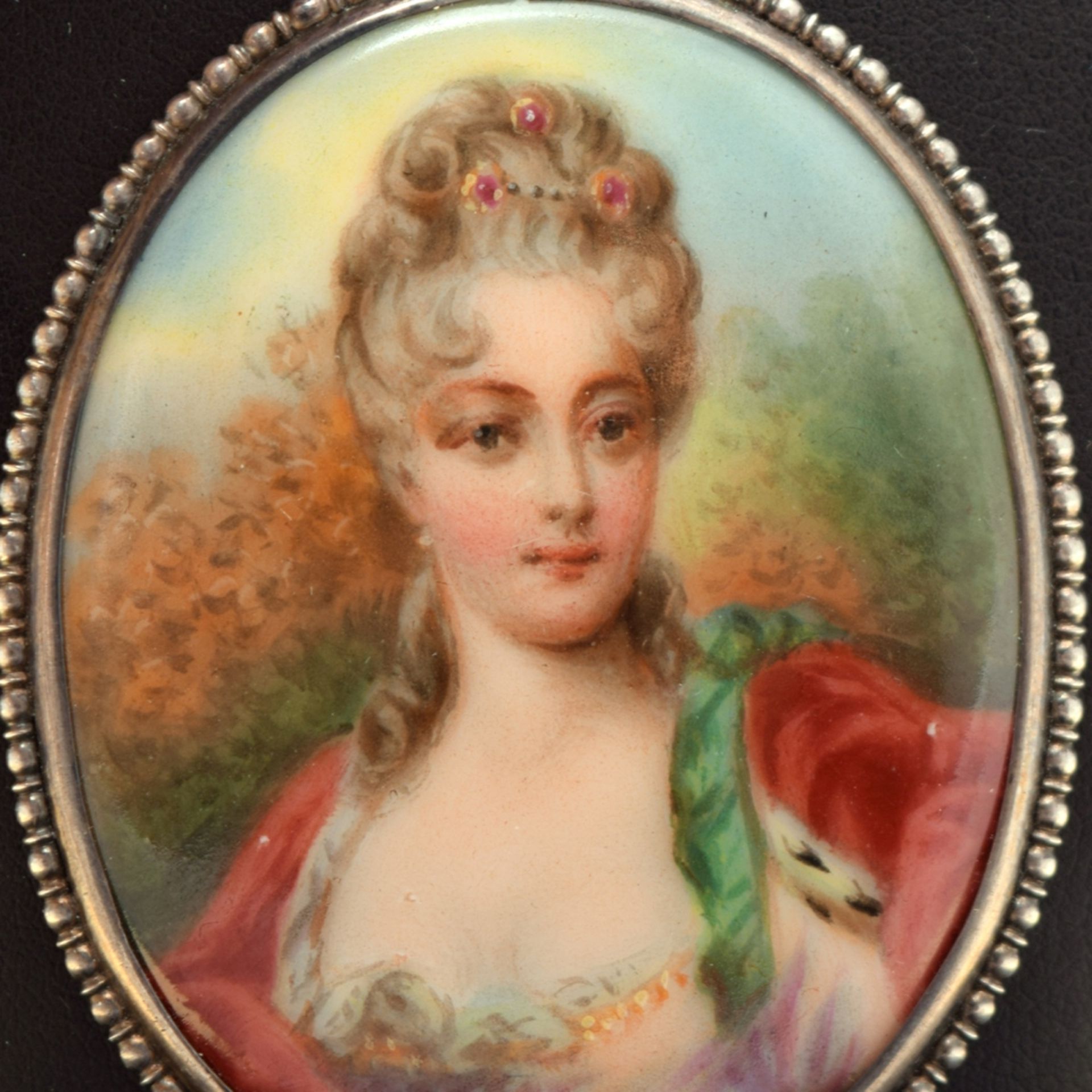 Porträt-Anhänger Silber 800, ovale Porzellaneinlage mit Halbporträt der Gräfin Cosel, Dresdner
