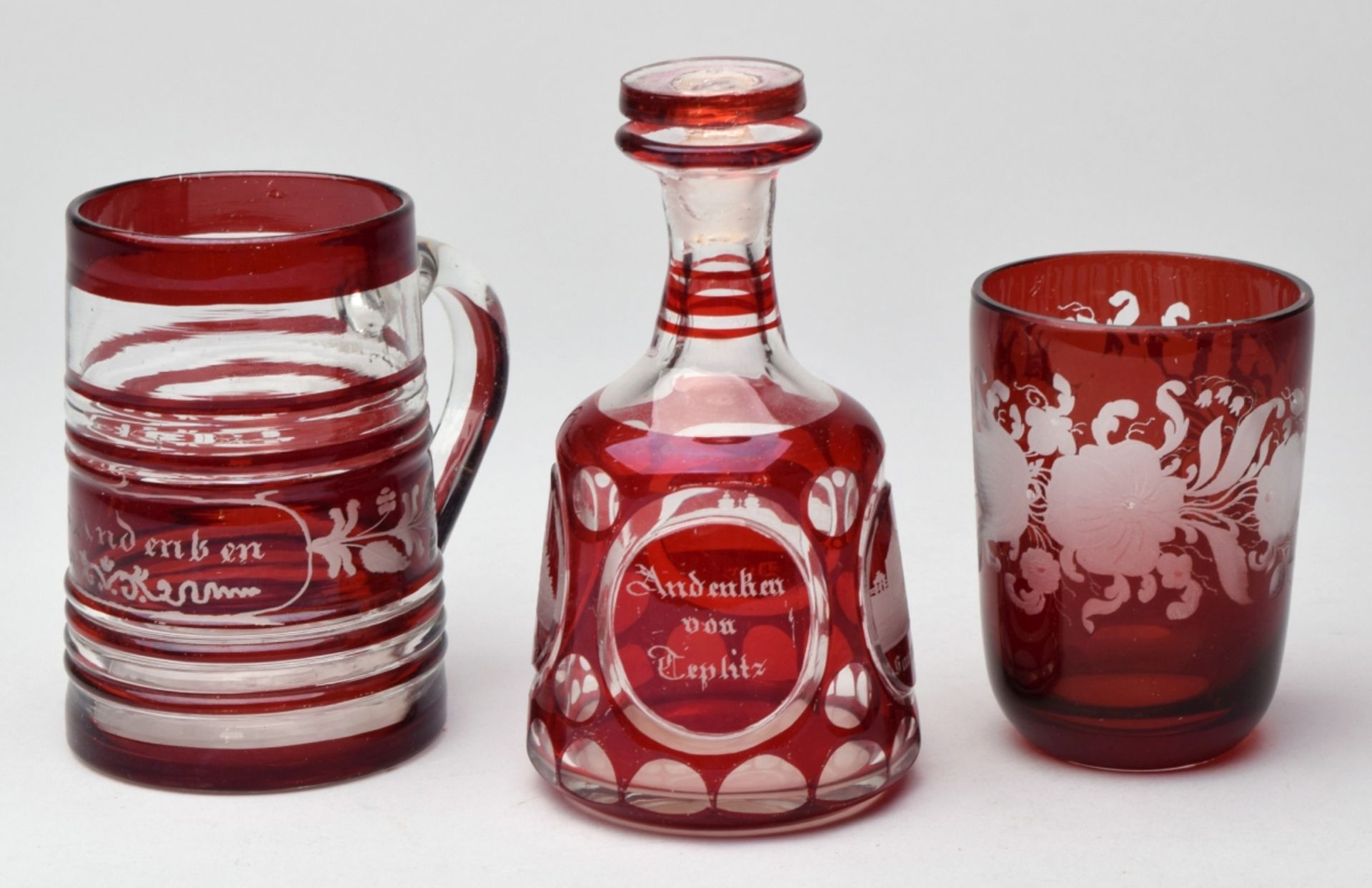 Drei Biedermeier-Gläser dabei Becherglas, Souvenir-Flakon und kleiner Andenken-Humpen, je farblose - Image 2 of 2