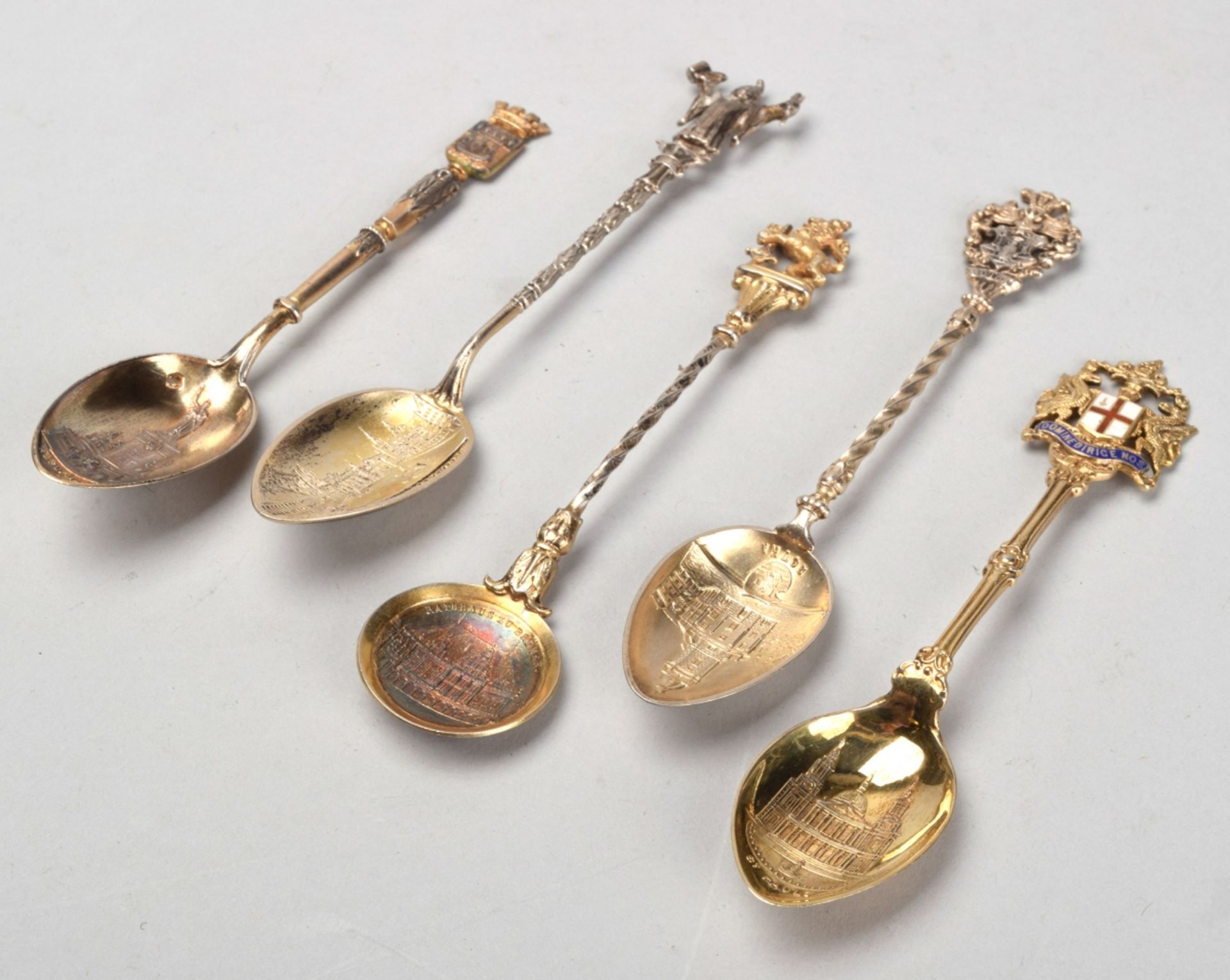 Fünf Souvenirlöffel Silber untersch. Legierungen, tlw. vergoldet, versch. gemarkt, darunter "Mari - Image 2 of 2