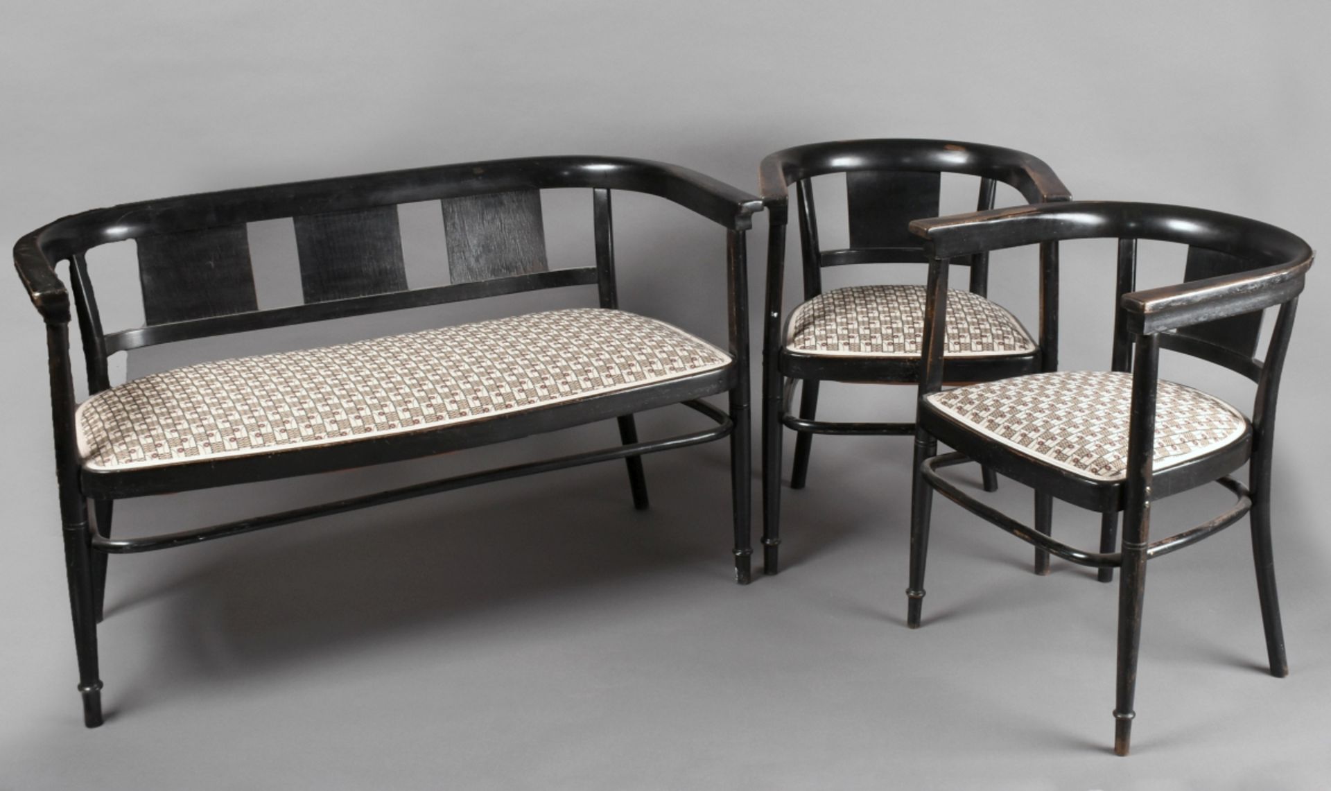 Jugendstil-Sitzgarnitur im Stil der Wiener Moderne, bestehend aus Sitzbank und 2 Armlehnstühlen, s - Bild 2 aus 4