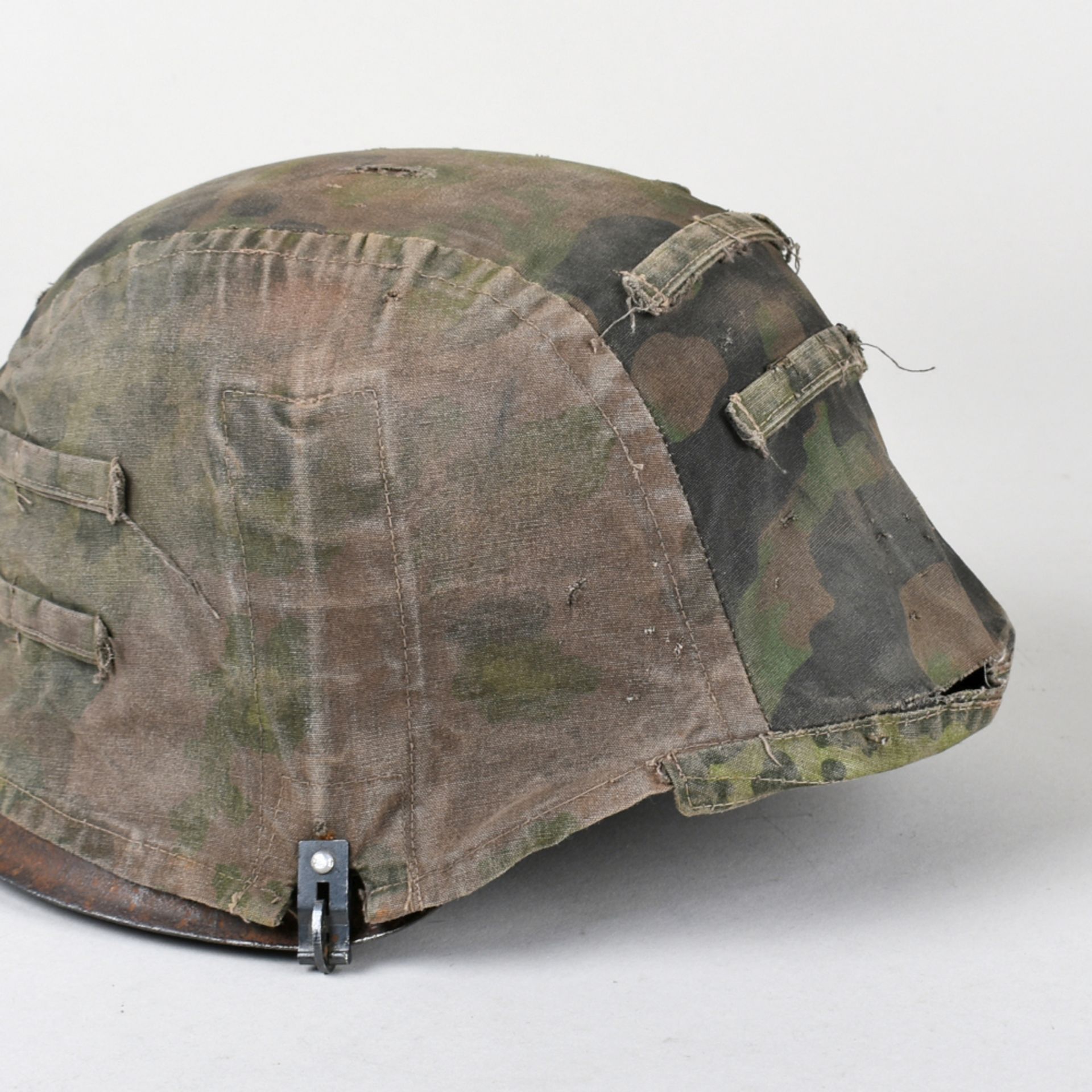 Stahlhelm mit Tarnbezug III. Reich