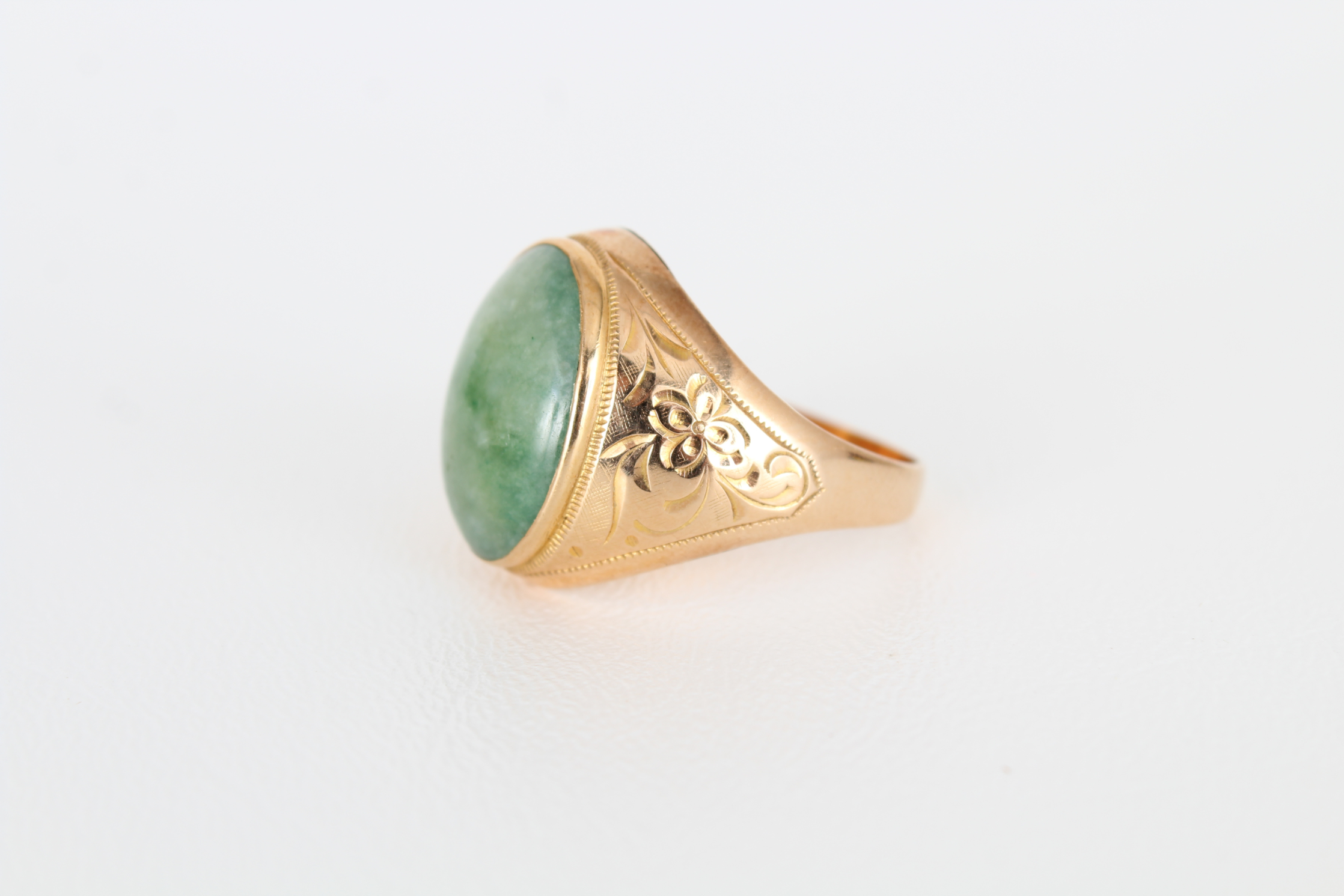 18K Gold & Jade Mens Ring - Image 2 of 6