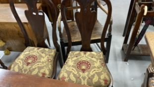 18th cent. Rosewood dining chairs, acanthus splat backs on ball and claw supports. A pair.