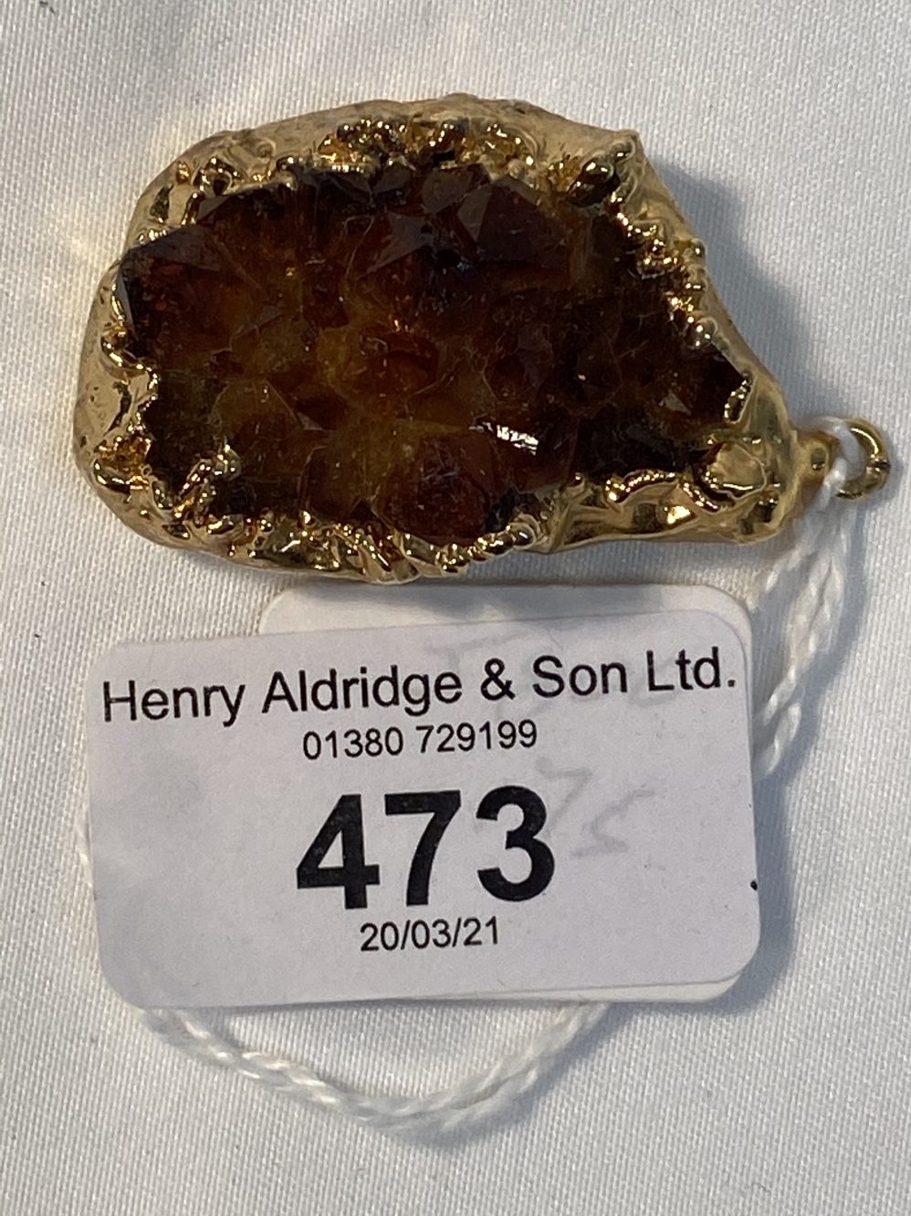 Jewellery: Yellow metal pendant set with avertrine crystal, tests as 14ct gold. Weight 24.8g.