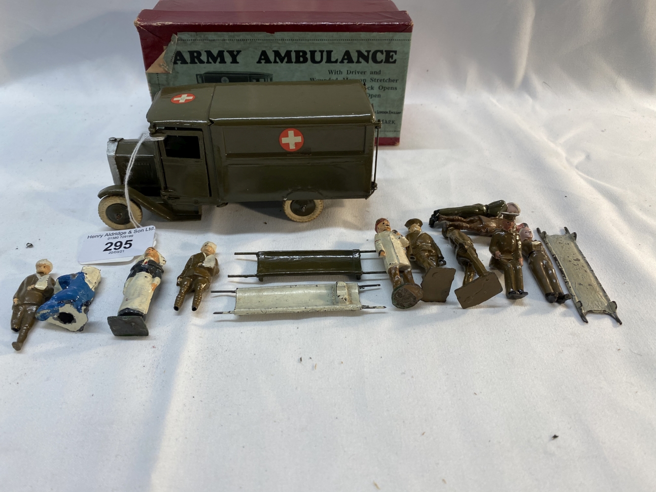 Military Toys: W. Britain R.A.M.C. Motor Ambulance set, with driver, two orderlies, two nurses, - Image 2 of 4