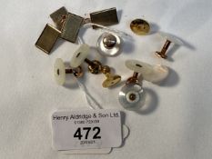 Hallmarked Gold: 9ct gold cufflinks and studs. Weight 7.5g.