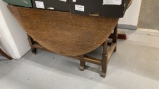 18th/19th cent. Oak drop leaf, gate leg dining table with later additions, on gun barrel supports