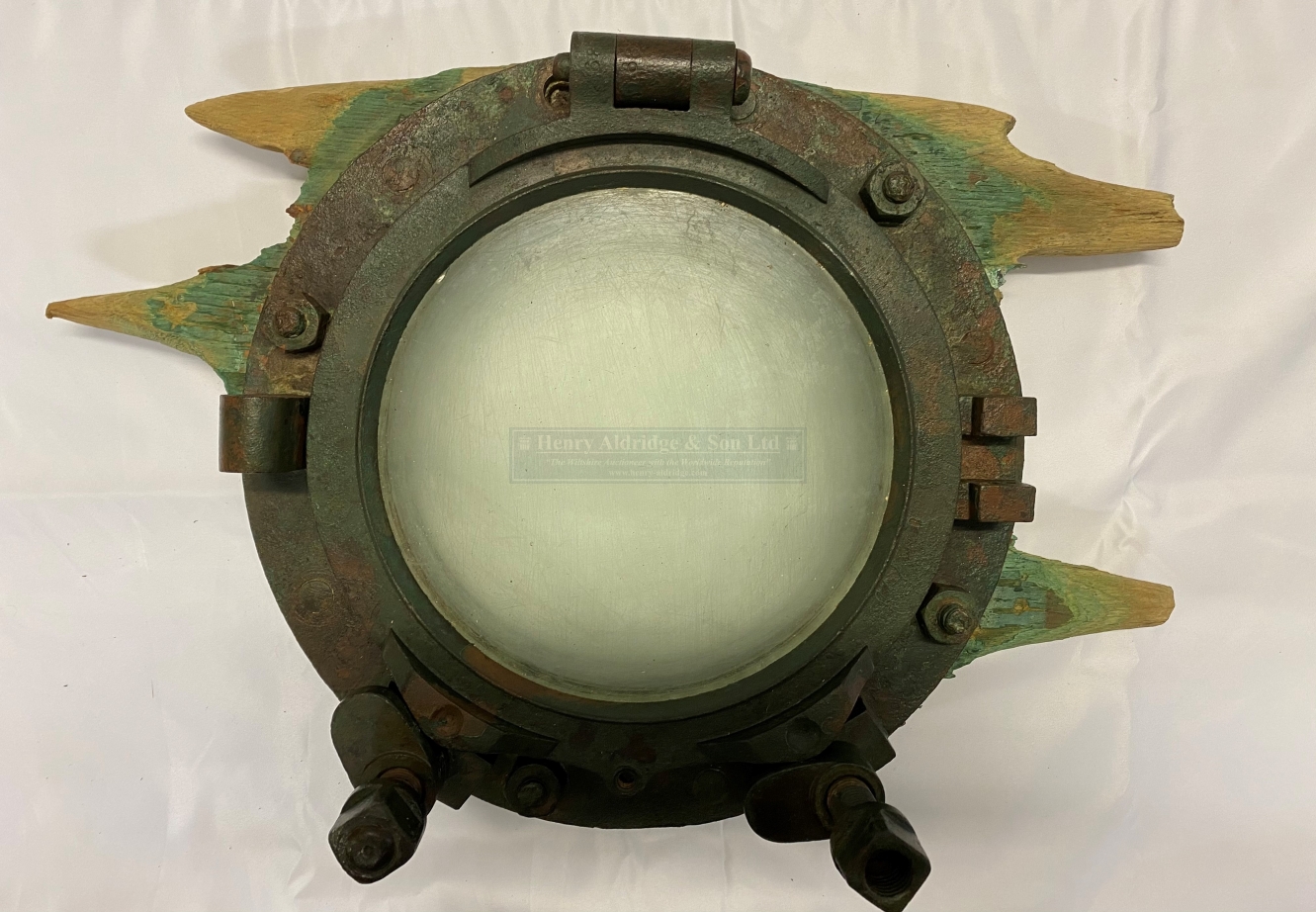 R.M.S. Titanic/Ocean Liner/R.M.S. Carpathia, Salvaged Porthole with Partial Wood Most portholes - Bild 2 aus 6