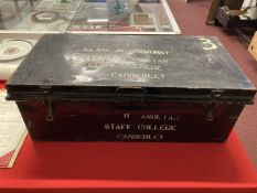 Militaria: Army black painted steel trunk named to Major J B Akehurst R Anglians Staff College