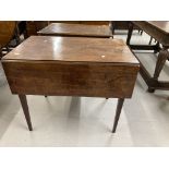 Early 18th cent. Mahogany Pembroke drop leaf table with single partitioned drawer and one dummy