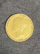 GB Gold Sovereign Victoria Young Head 1877 Sydney Shield back. 7.9g.