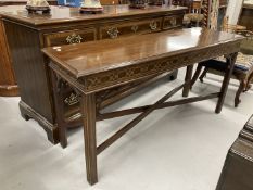 20th cent. Drexel reproduction George III style serving table. 53ins. x 16½ins. x 26½ins.