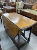 20th cent. Oak gate leg table. 40ins. x 58ins. x 30ins.