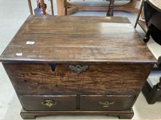Late 18th/early 19th cent. Oak mule chest, single lift up compartment over two drawers, of modest