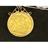 GB Gold jewellery George V 1918 Half Sovereign in plain mount. 9.5g. Including mount.