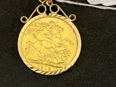 GB Gold jewellery George V 1918 Half Sovereign in plain mount. 9.5g. Including mount.
