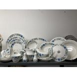 20th cent. Ceramics: Wedgwood 'Clementine' part dinner service, consisting of dinner plates x 5,