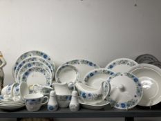 20th cent. Ceramics: Wedgwood 'Clementine' part dinner service, consisting of dinner plates x 5,