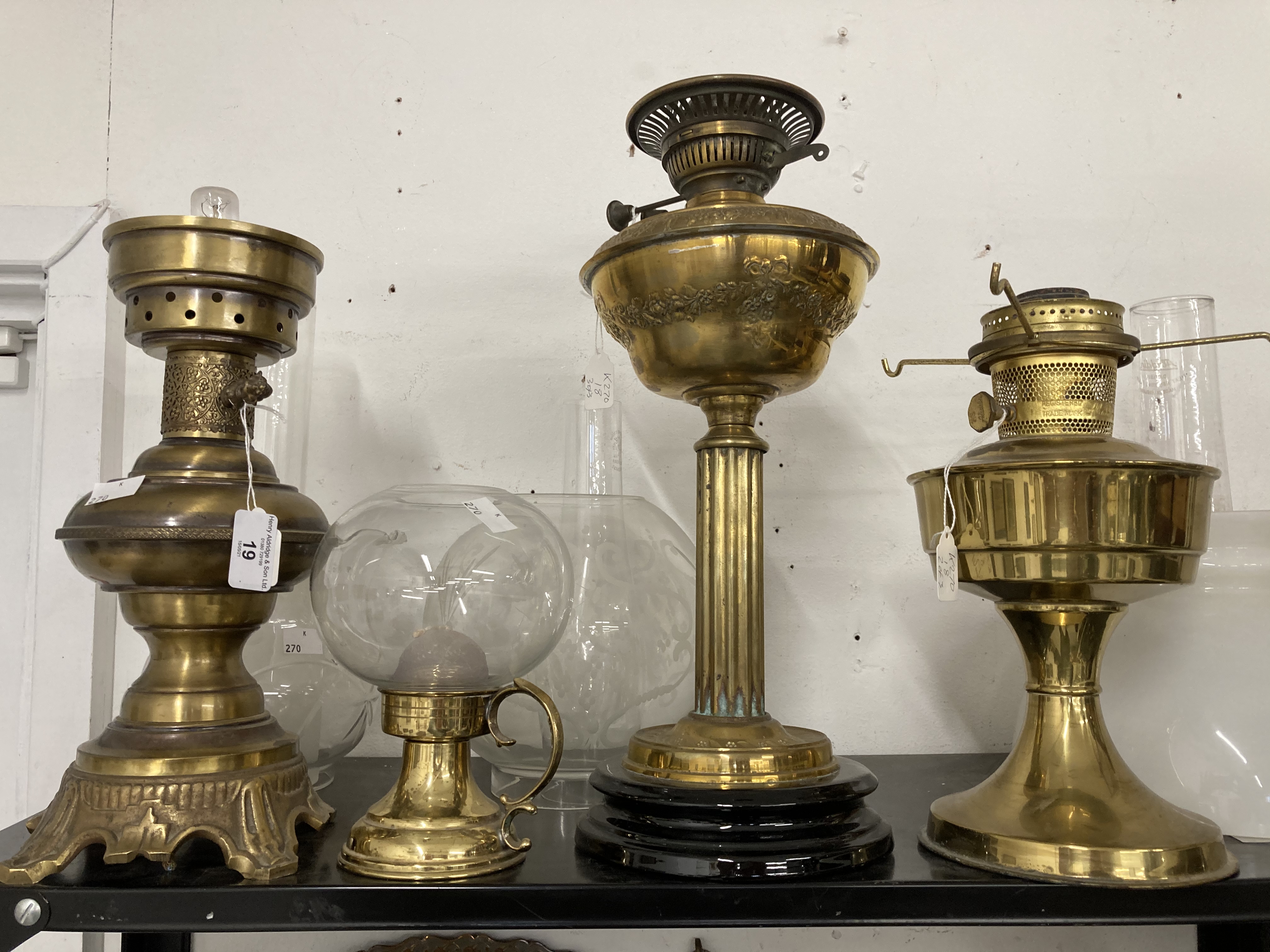 Lighting: Early 20th cent. Three brass paraffin lamps Aladdin Daniel, Griffin Brand and an unnamed