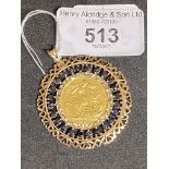 GB Gold jewellery George V 1913 Sovereign in ornate mount. 15g. Including mount.