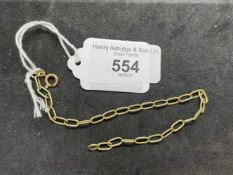 Jewellery: Yellow metal oval link bracelet stamped 585, tests as 14ct gold. Length 8ins. Width