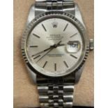 Watches: Gentleman's Rolex Datejust chronometer wrist watch stainless steel silver coloured baton