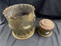 Militaria: WWI small French art cut down 4.5 Howitzer 1917 dated case with carved wooden lid bearing