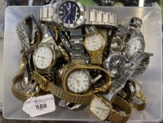 Watches: Twenty five Sekonda bracelet watches, stainless steel and gold plated. Twenty four
