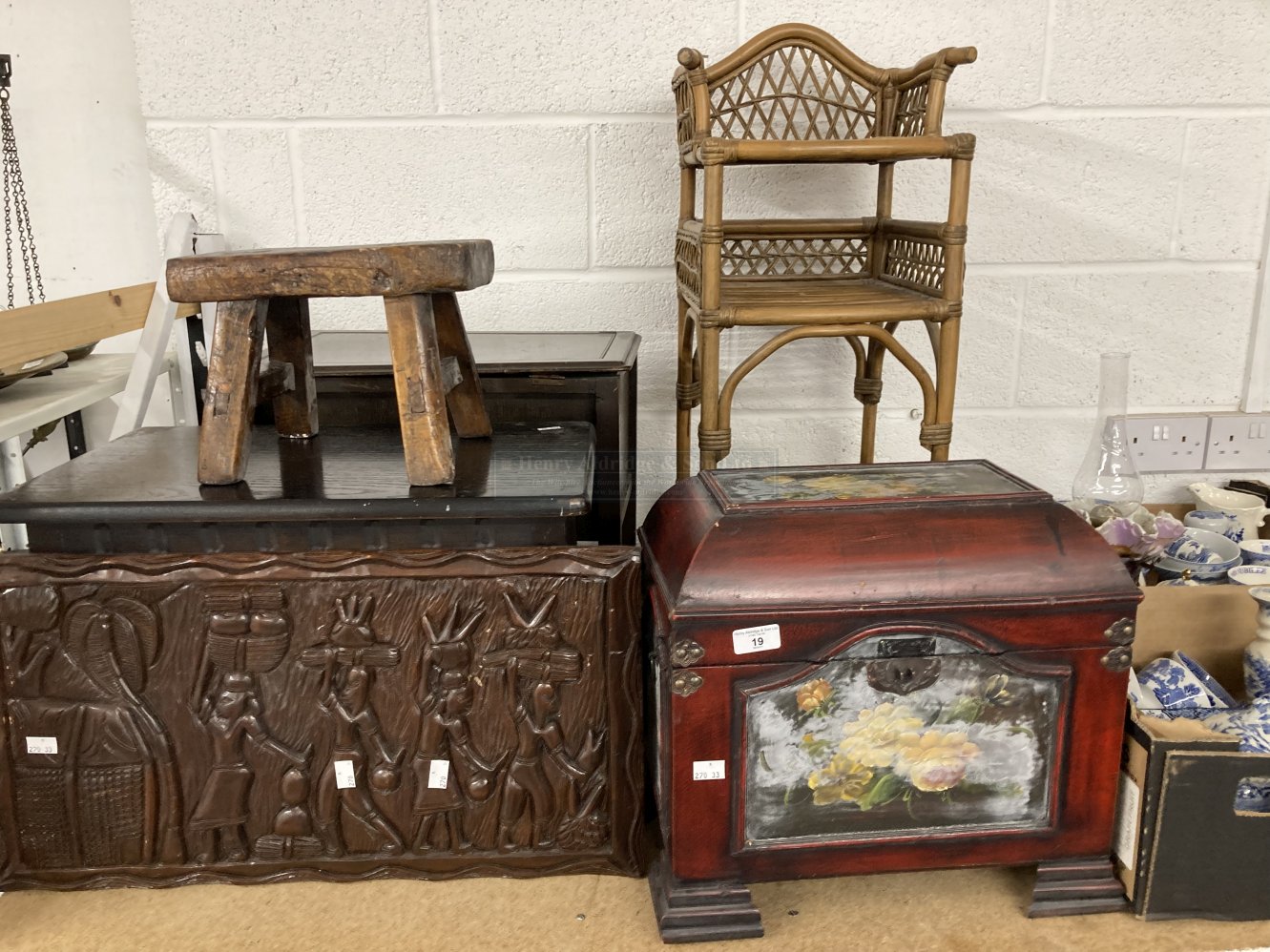 20th cent. Oriental dome top shoe box plus a collection of other miscellaneous smaller treen