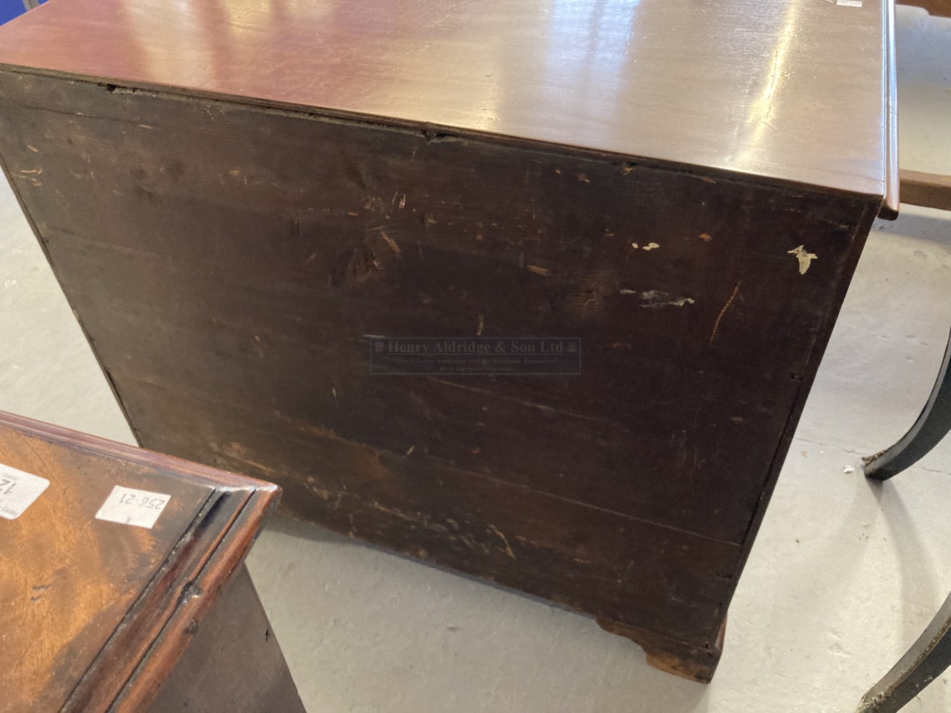 George III mahogany chest of two over three drawers of good proportions on bracket supports. - Image 3 of 3