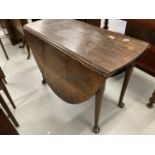 18th cent. Drop leaf table on tapering supports ending on pad feet. 41ins.