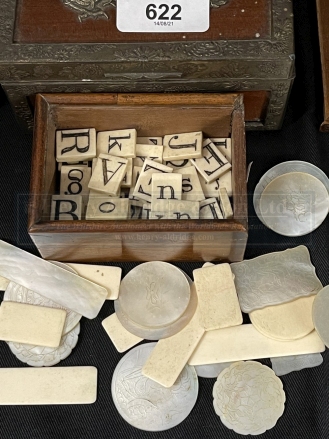 19th cent. Games: Chinese mother of pearl engraved and ivory games markers x 29, plus oak boxed - Image 2 of 6