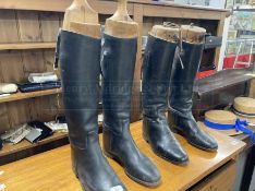 20th cent. Men's black leather riding boots and stretchers, 2 pairs.