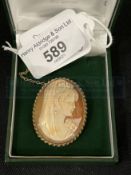 Hallmarked Jewellery: 9ct gold oval cameo brooch hallmarked London. Weight 10g.