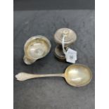 Hallmarked Silver: Trifid rattail spoon London Holland, Aldwinkle & Slater. 33g. Pepper mill Hukin &