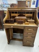 Early 20th cent. Oak tambour front desk of delicate proportions. 35ins.