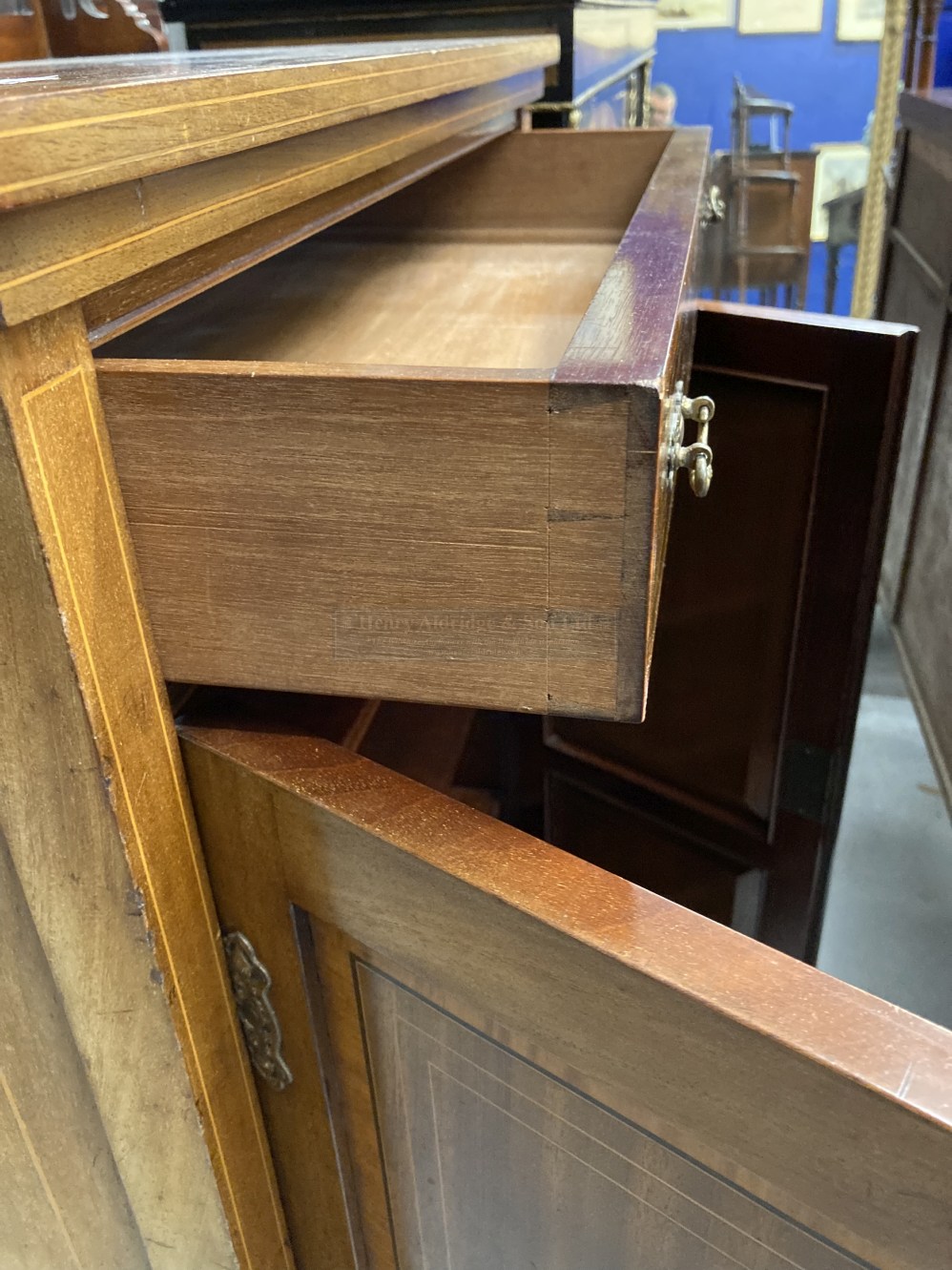 Early 20th cent. Sheraton revival dwarf mahogany mirror back chiffonaire with inlaid boxwood and - Image 4 of 4