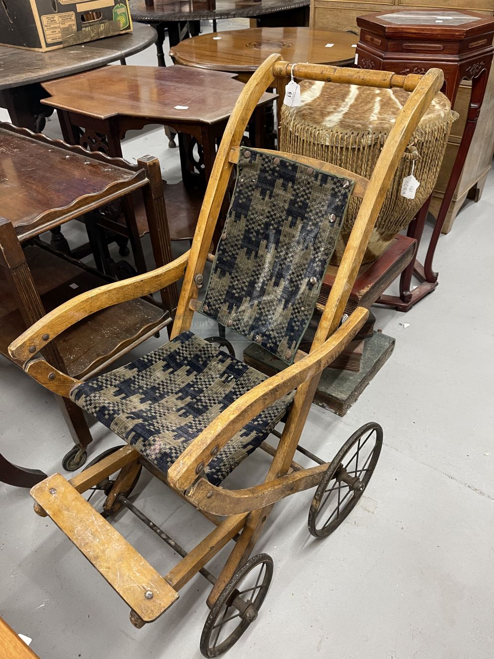 Early 20th cent. Beech framed children's pushchair.