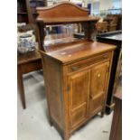 Early 20th cent. Sheraton revival dwarf mahogany mirror back chiffonaire with inlaid boxwood and