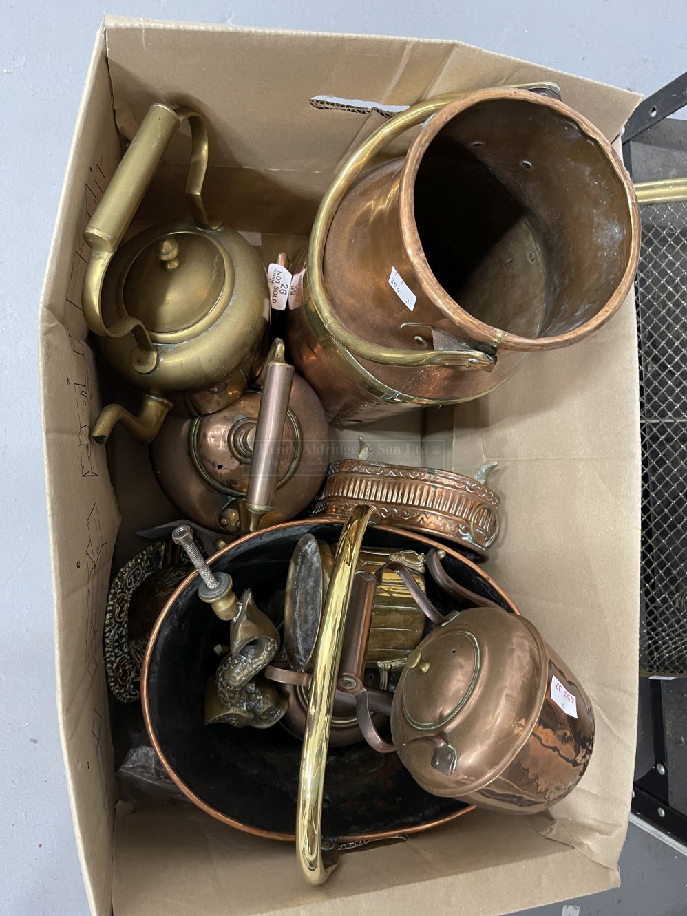 19th/20th cent. Copper & Brassware: Kettles, pots, coal bin, etc.